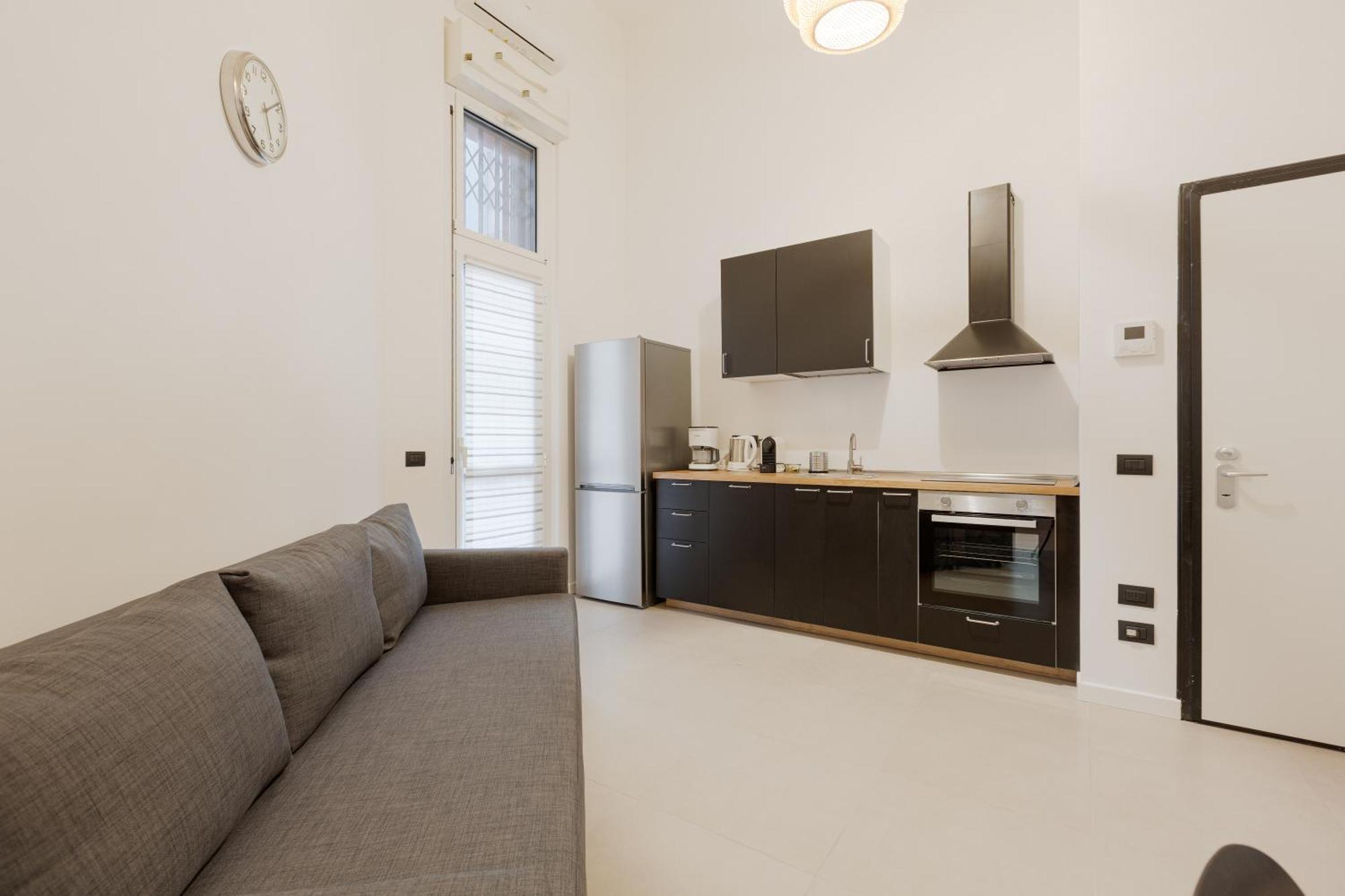 Апартаменты Cozy Corner With Balcony And Private Garage! Милан Экстерьер фото