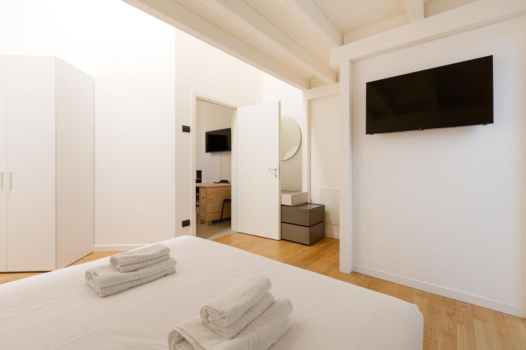 Апартаменты Cozy Corner With Balcony And Private Garage! Милан Экстерьер фото