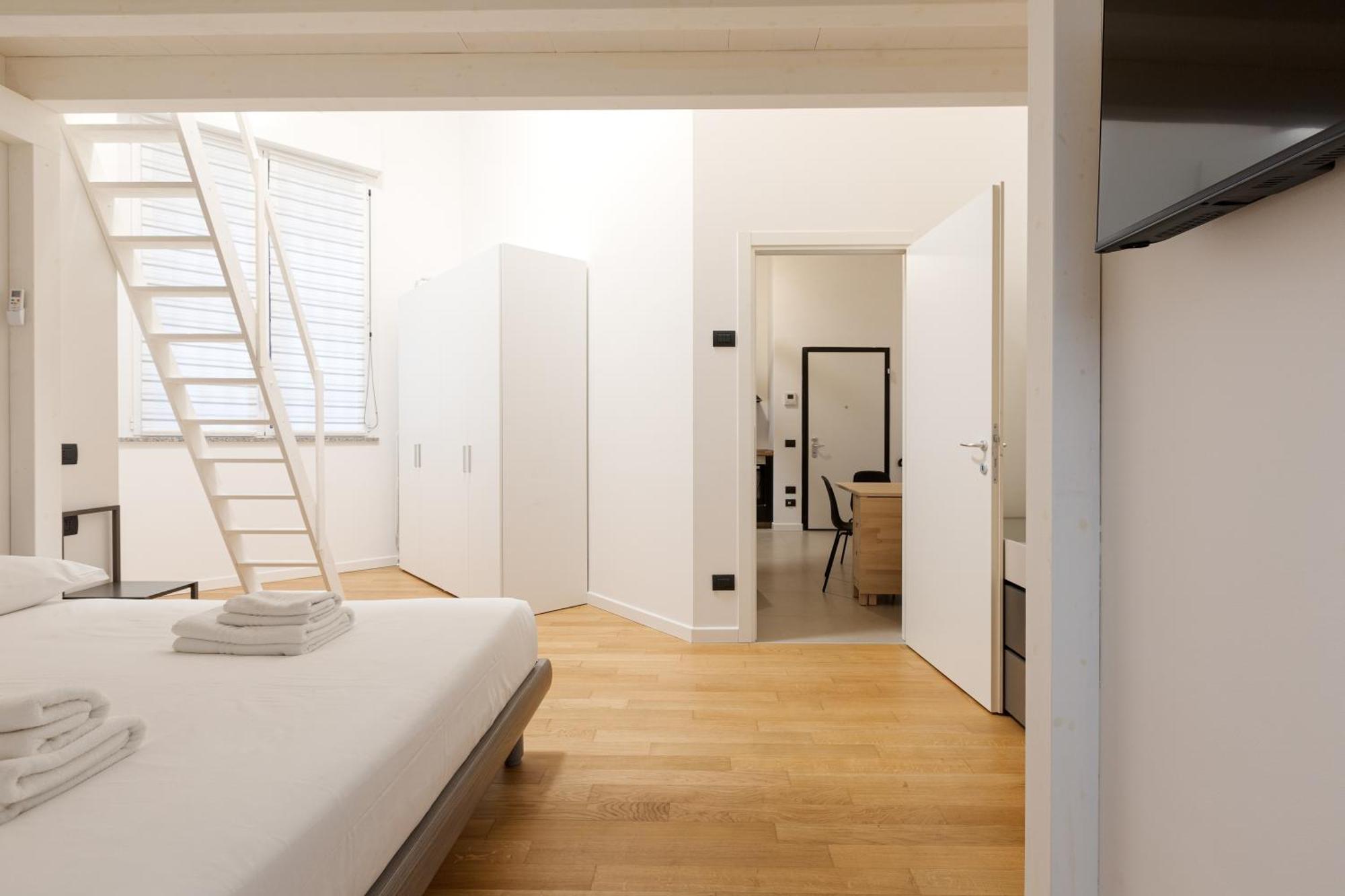 Апартаменты Cozy Corner With Balcony And Private Garage! Милан Экстерьер фото