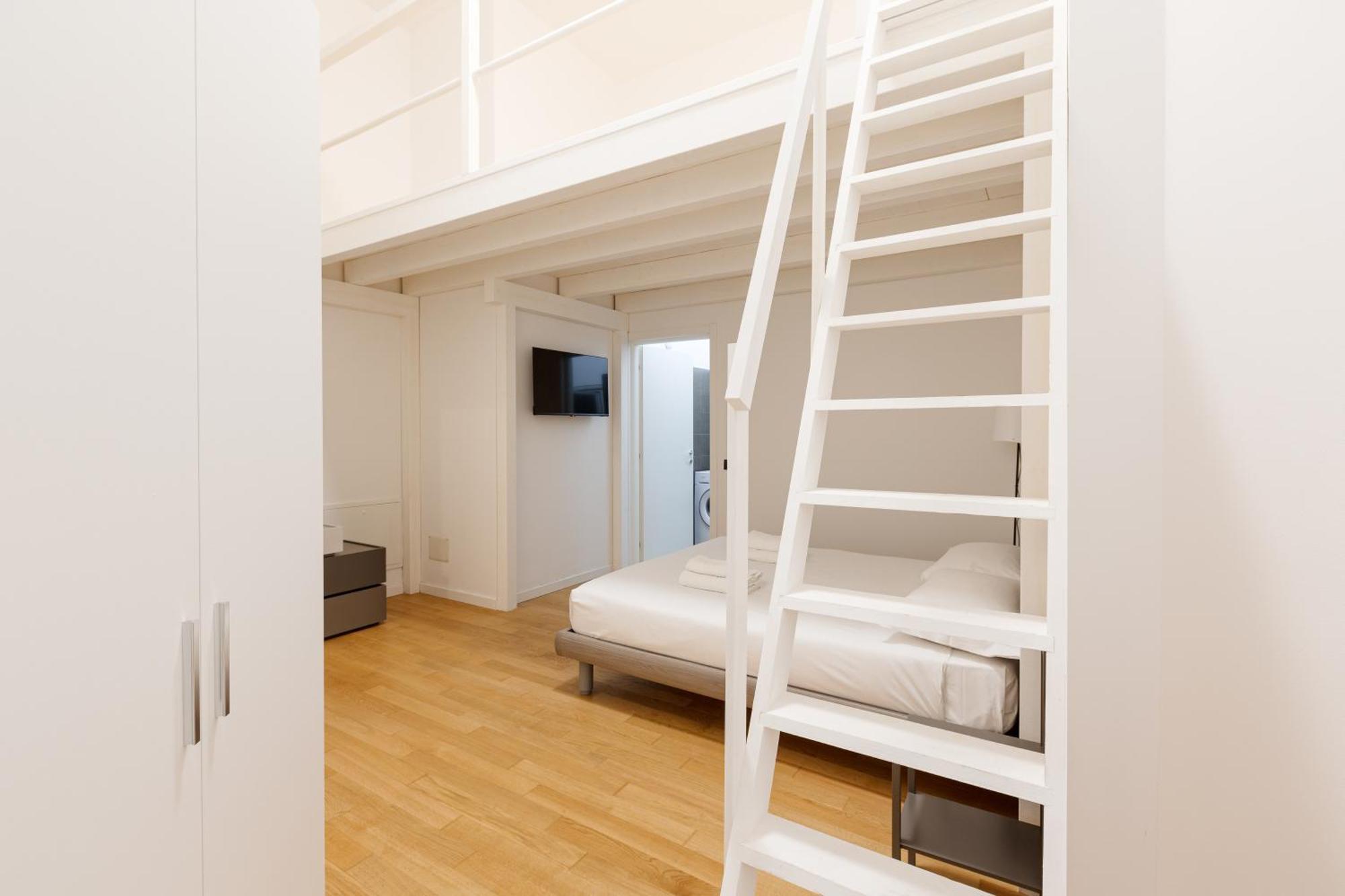 Апартаменты Cozy Corner With Balcony And Private Garage! Милан Экстерьер фото